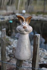 Zaunfigur Hase aus Keramik
