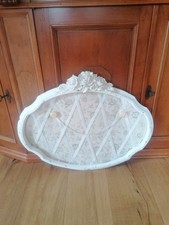 Weißes Memoboard im Shabby