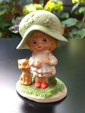 Sarah Kay Porzellanfigur – Mädchen mit Hund auf Sockel – ca. 12 cm hoch