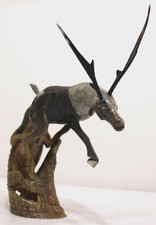 Sehr beeindruckende alte Rinderhornschnitzerei mit Darstellung eines Rentiers