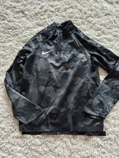 NIKE Shield Wasserfeste