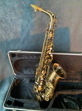 Schönes modernes Alt-Saxophon