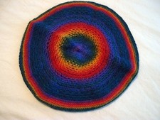 Gehäkelte Mütze, Handarbeit, Schurwolle, Regenbogenfarben, ungetragen