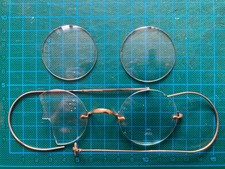 Antike randlose runde Brille vor 1945