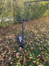 Xiaomi 3 Escooter mit blauen Akzenten hat Minimale Kratzer