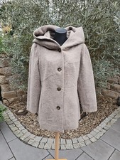 beigefarbene Wolljacke von
