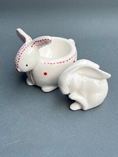 Ostern 2 Hase Osterhase  Porzellan Figur und Keramik Eierbecher