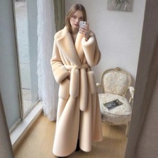 Neuer Pelzmantel für Damen