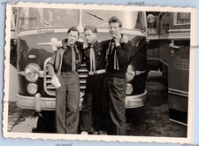 Jungmänner vor Kässbohrer