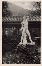 AK Wildbad Schwarzwald, Monument Kurhaus, Skulptur Athlet Mann Nackt (Nr. 2777)