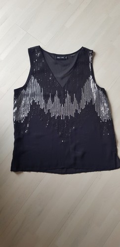 Only one pailletten top - one,