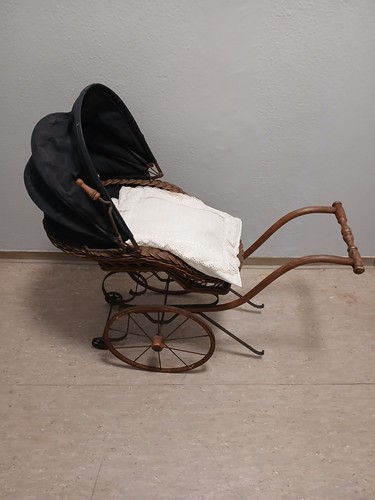 Antiker puppenwagen - antiker,
