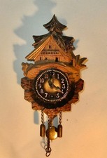 Vintage Wintermantel Miniatur Wanduhr Schwarzwald Haus Uhrwerk - 772-