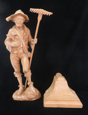Holzstatue "Bauer mit Rechen"