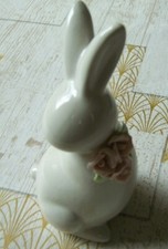 Keramik Hase weiß mit Blume NEU in OVP !!! Ostern