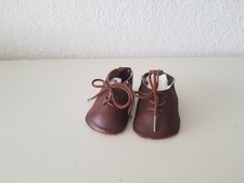 1 Paar braune Puppenschuhe