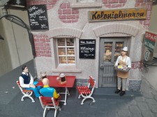 Spur G - POLA  - 1 : 22,5 - 331781- GEBÄUDE"KOLONIALWAREN" aufgebaut +Licht++