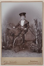 Kleiner Junge mit Dreirad - antikes Foto - Schaller Perleberg - neu gerahmt