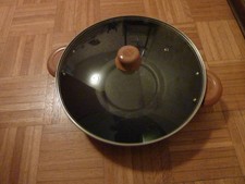 Wokpfanne mit Glasdeckel