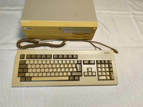 Commodore amiga4000 030 - commodore, amiga4000/030
