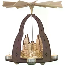 Pyramide Drei Haselnüsse