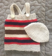 süsses Puppenkleid  m. Mütze Handarbeit gestrickt  f. kl. Käthe Kruse Hampelchen