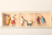 Preiser H0 24  altes Set  Spazierende mit Kinderwagen 50er  OVP (302099) #5911#