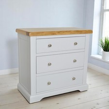 Graue Kommode mit 3 Schubladen