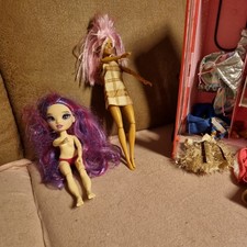 Barbie puppe plus Koffer und Kleidung Gebraucht