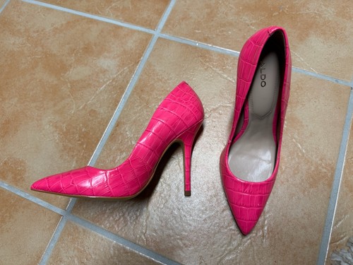 High heels pumps table - heels,