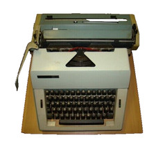 Alte mechanische Schreibmaschine Breitband Robotron 20 DDR sehr schwer robust