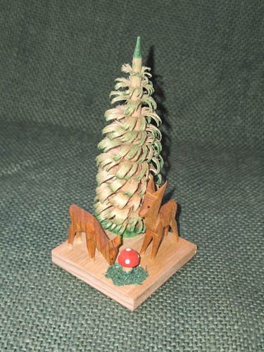 Rehe mit baum und pilz - mit,