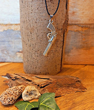 Halskette mit Anhänger