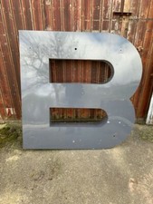 Leuchtbuchstabe XXL I Buchstabe B I Leuchtreklame I grau I Neonröhre I Schrift