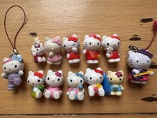Hello Kitty Sammelfiguren Set – 12 Stück – Sanrio – Schlüsselanhänger & Figuren