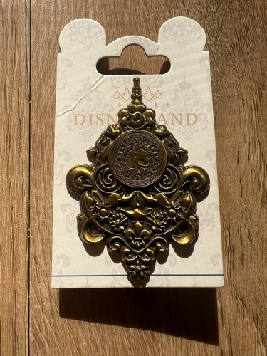 Disneyland paris hotel - paris, pin