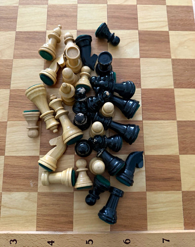 Schachspiel aus holz mit - aus,