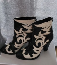 Zara Leder Stiefeletten mit Schlangenmuster und hohem Absatz Cowboystiefel 