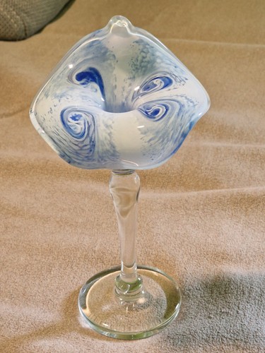 Kunstglas schale auf gedrehtem - auf,