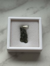 Natürlicher Moldavit Rohstein