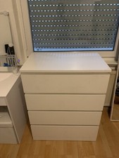 Kommode mit Schubladen