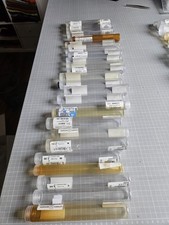 25 Knopfröhrchen