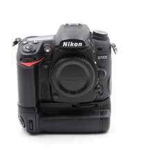 NIKON D7000 16.2 MP DIGITAL