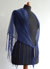 Dunkelblaues Dreieckstuch