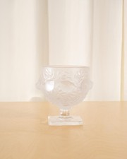 Lalique Vase Elisabeth H 14 cm, mit Spatzen, mattiert mit Gravur im Sockel