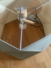 Grossen grün / grauen  Lampenschirm sehr gross . Mit Glühbirne von IKEA