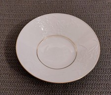 KPM Berlin / Feldblume Weiß / kleine Schale / Ø 15,5 cm / Trude Petri / Goldrand