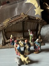 Weihnachtskrippe Mit Figuren aus Keramik