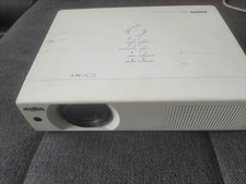 Sanyo Pro XtraX Multiverse PLC-XU75 Beamer 2500 ANSI-Lumen 2500H