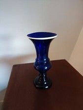 Blaue Vase mit Opalin Rand 